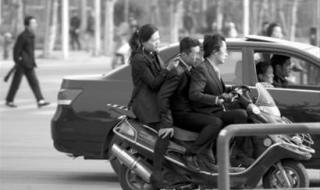 骑摩托车戴头盔 骑摩托车戴头盔